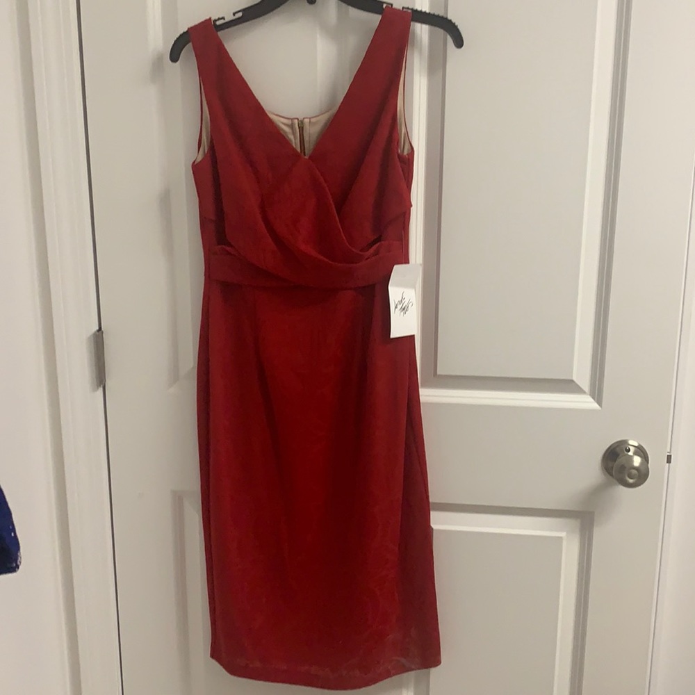 Gorgeous red dress!